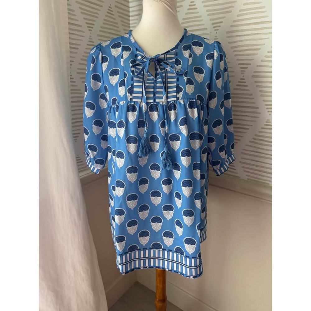 Boutique Women’s Large Blue Graphic Print Bow Toe Blouse Top